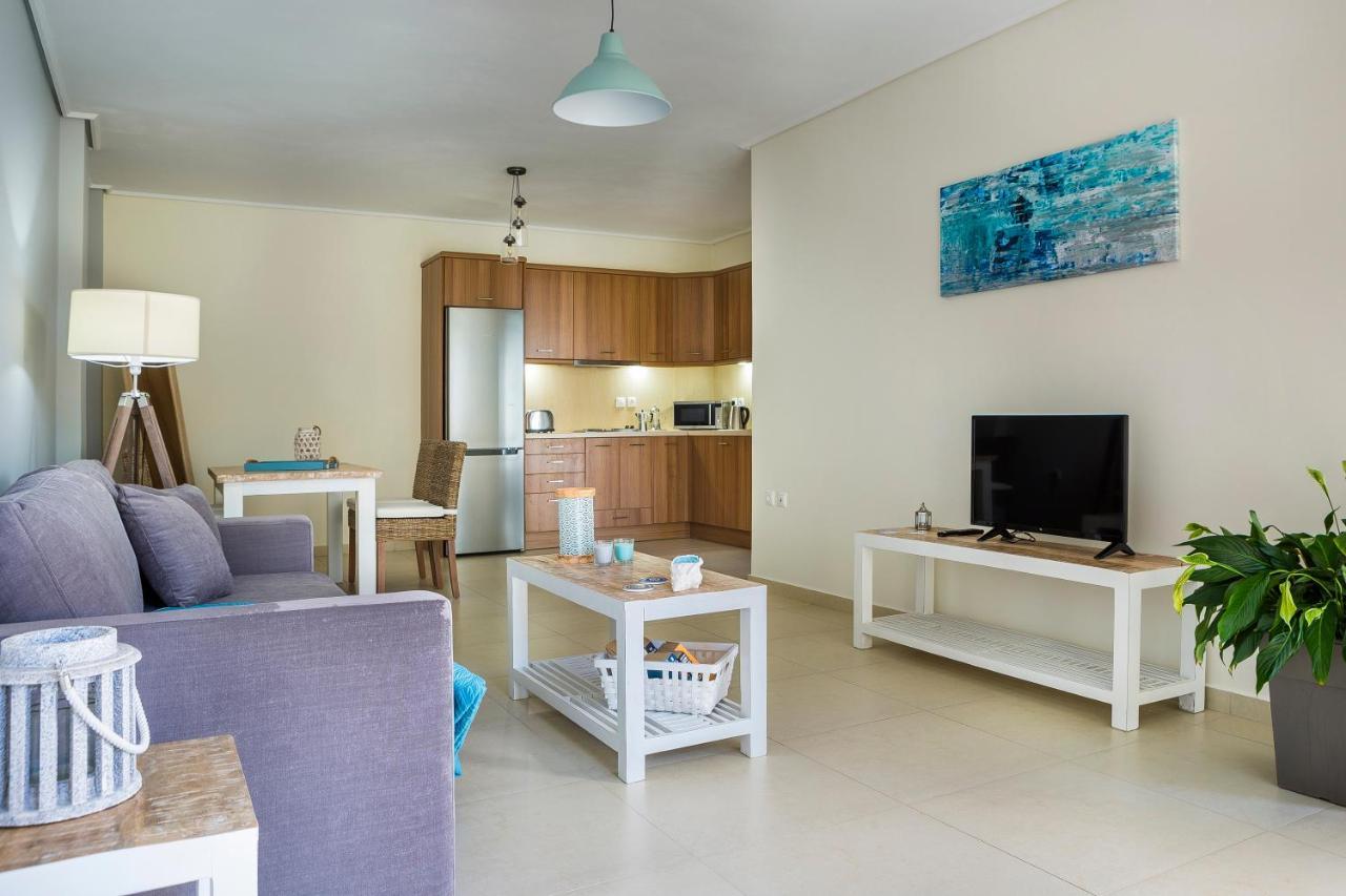 Apartment Lilly, Apartment With Communal Pool, 10 Meters From Sea Σάμη Εξωτερικό φωτογραφία