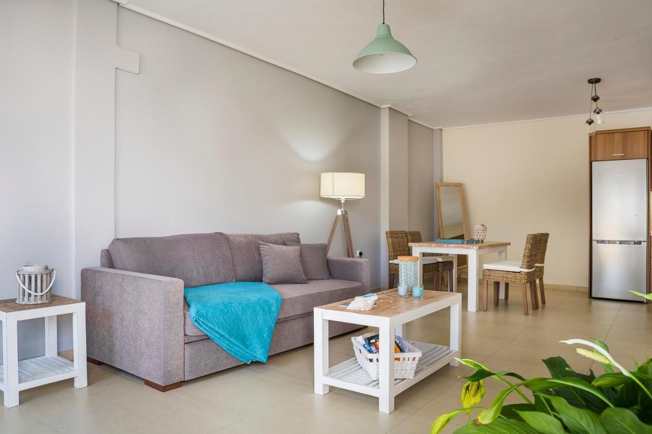 Apartment Lilly, Apartment With Communal Pool, 10 Meters From Sea Σάμη Εξωτερικό φωτογραφία