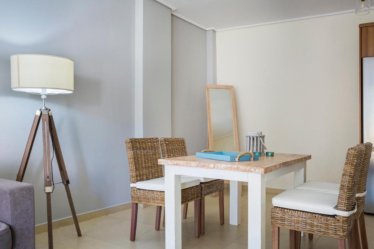 Apartment Lilly, Apartment With Communal Pool, 10 Meters From Sea Σάμη Εξωτερικό φωτογραφία